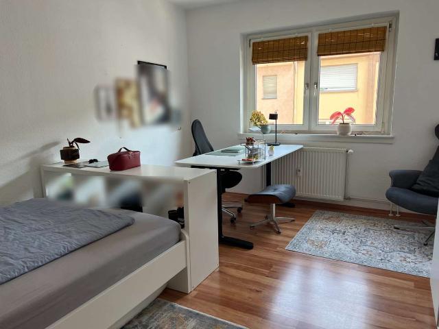 2 Zimmer Wohnung mit renovierter Küche und Badezimmer