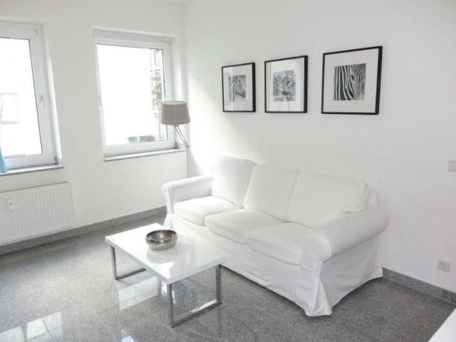 2 Zimmer Wohnung, MÖBILIERT Zentrale Lage