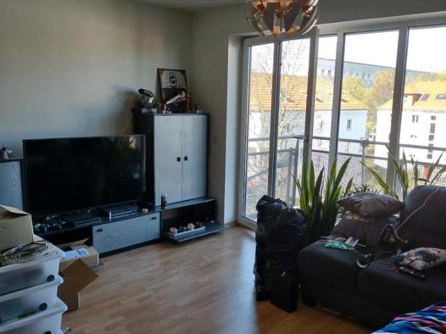 2 Zimmer Wohnung Nähe Großer Garten mit TG Stellplatz