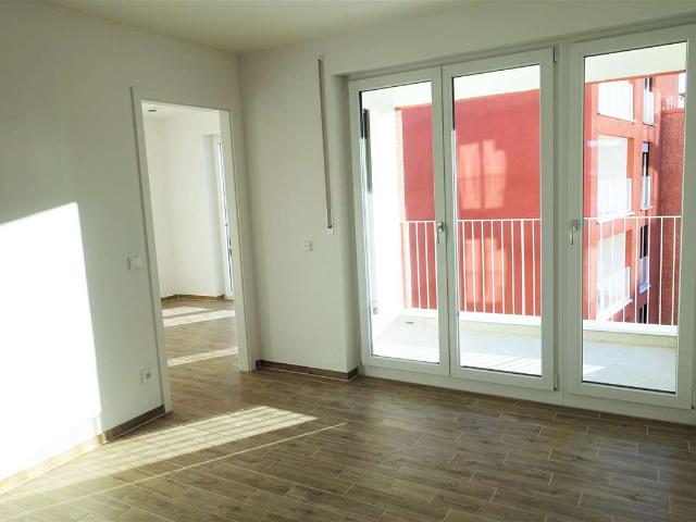 2 Zimmer Wohnung neuwertig mit Loggia und Einbauküche in Neupasing