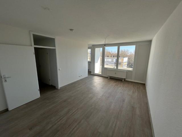 2 Zimmer Wohnung OHNE Wand und Bodenbelag