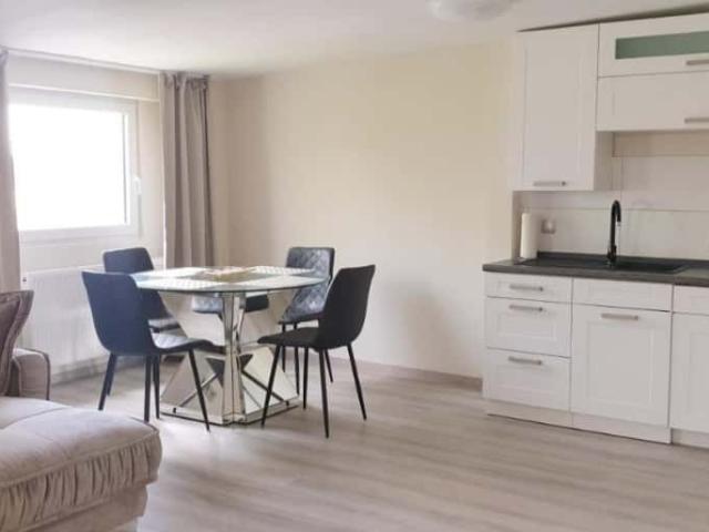 2 Zimmer Wohnung am Karlsplatz – ideal für Dauer oder Firmenmiete