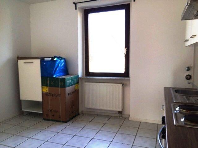 2 Zimmer Wohnung am Klingenbrunn, zentrale Lage 2.OG, mit Einbauküche, ideal für 1 2 Personen