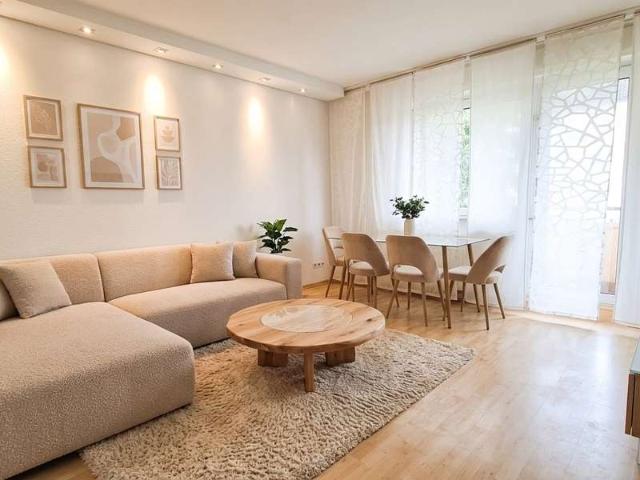 2 Zimmer Wohnung Balkon Tageslichbad großer Keller in Köln Zollstock
