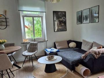2 Zimmer Wohnung, Balkon, Wanne, Dusche, nette Nachbarn.