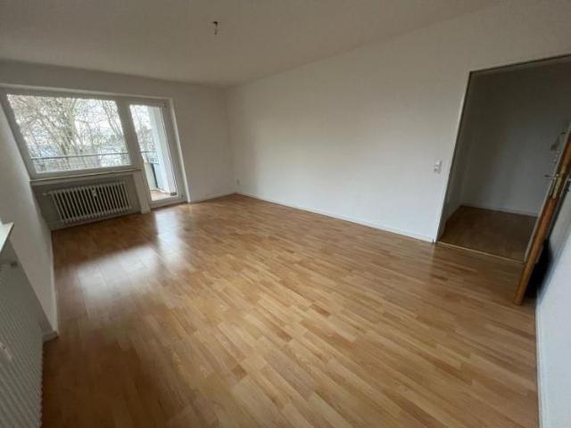 2 Zimmer Wohnung Balkon Erdgeschoss EBK vorhanden sofort verfügbar