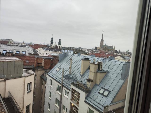 2 Zimmer Wohnung direkt am Schwedenplatz WG geeignet