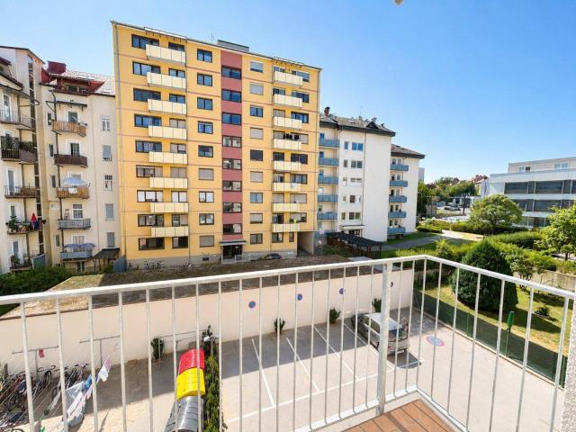 2 Zimmer Wohnung + extra Küche mit Balkon zum Innenhof – Gestaltungspotenzial in zentraler Lage in Graz Lend