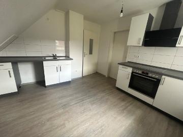 2 Zimmer Wohnung frisch gestrichen und mit Einbauküche
