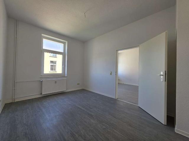 2 Zimmer Wohnung frisch renoviert