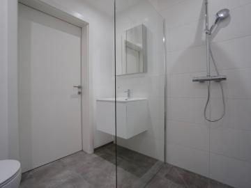 Apartment for rent in 6844 - Garten, Ausgestattete Küche