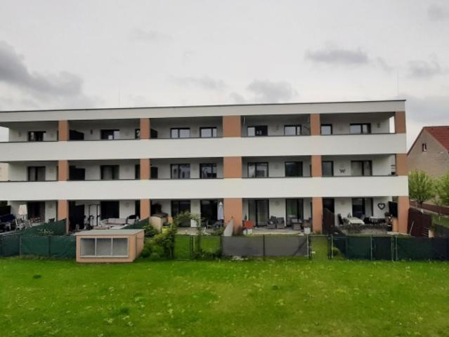 2 Zimmer Wohnung im obersten Geschoß mit Loggia und Tiefgaragenparkplatz zu vermieten