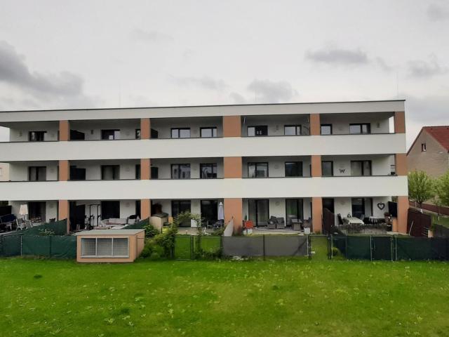 2 Zimmer Wohnung im obersten Geschoß mit Loggia und Tiefgaragenparkplatz zu vermieten