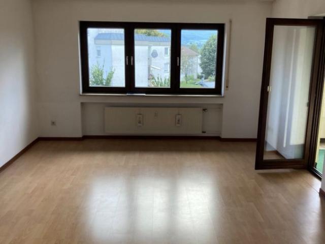 2 Zimmer Wohnung im OG, EBK und Balkon