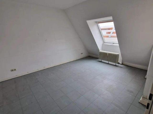 2 Zimmer Wohnung im DG