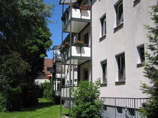 2 Zimmer Wohnung im Erdgeschoss mit Balkon und Keller
