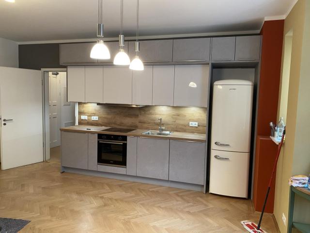 2 Zimmer Wohnung im sanierten Altbau in Neuhausen teilmöbliert