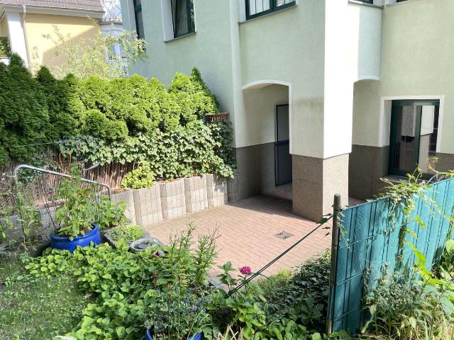 2 Zimmer Wohnung im Souterrain mit eigener Terrasse und Einbauküche
