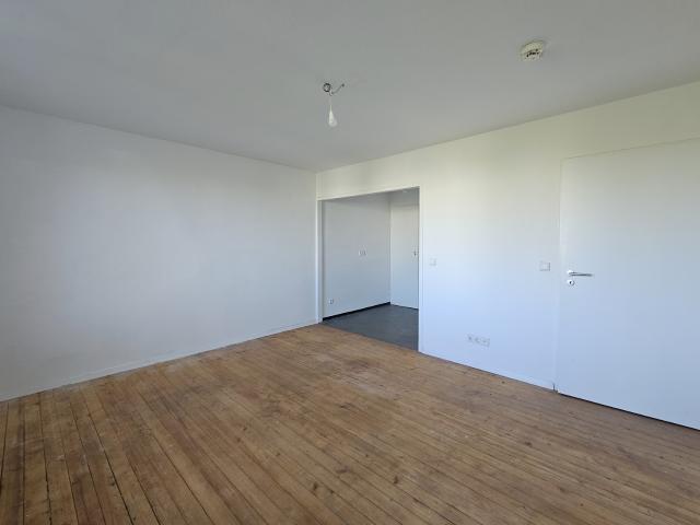2 Zimmer Wohnung im 5. OG ohne Aufzug direkt an der U Bahn