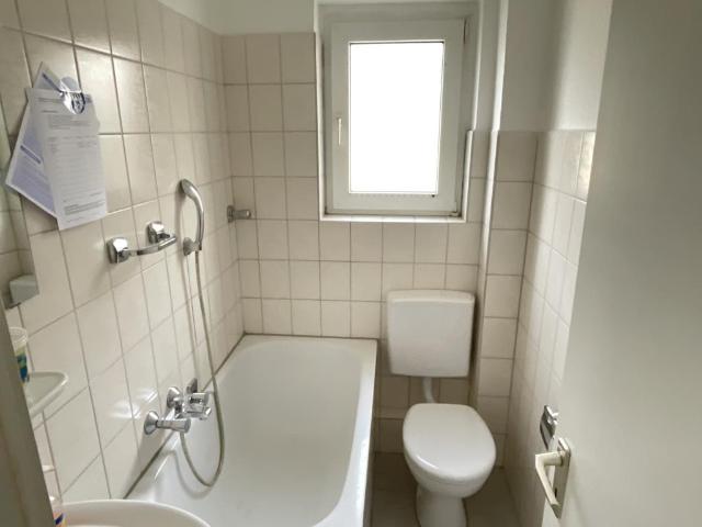 Neuer Laminatboden! 2 Zimmer Wohnung in Duisburg Beeck