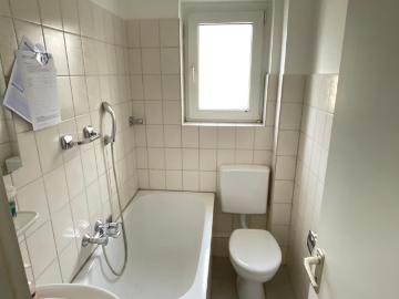 Neuer Laminatboden! 2 Zimmer Wohnung in Duisburg Beeck