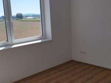 2 Zimmer Wohnung in Ennsdorf mit neuer Küche & Gartenmitbenützung