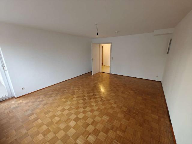 2 Zimmer Wohnung in Gilching mit Balkon ins Grüne, direkte S Bahn Nähe