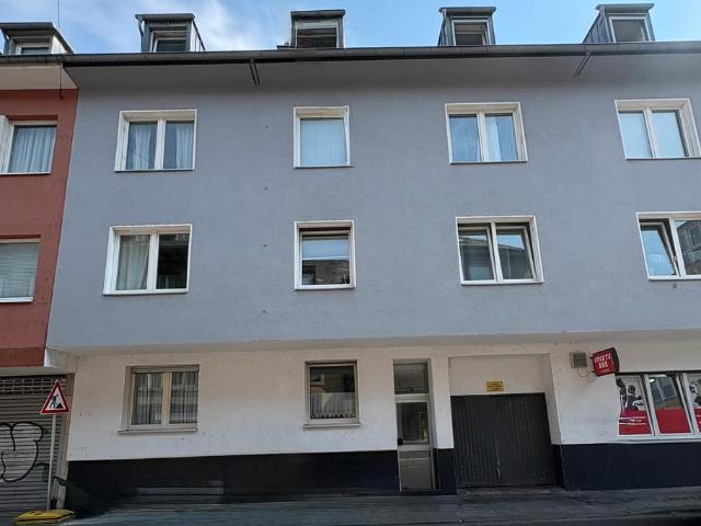 2 Zimmer Wohnung in Kölner Altstadt mit Stellplatz und Balkon