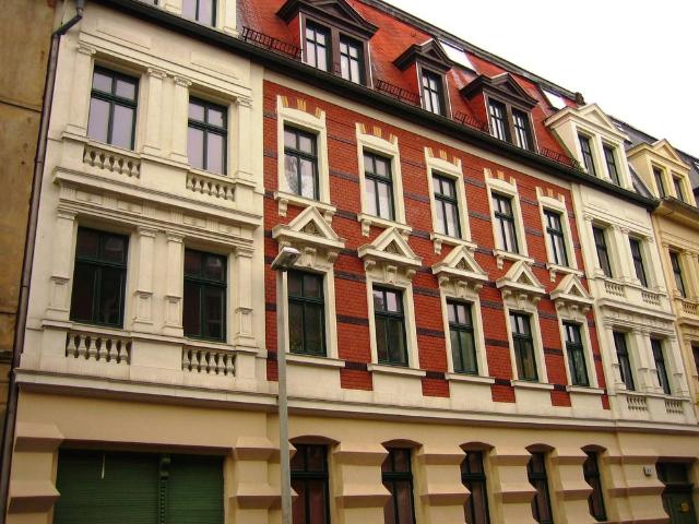 2 Zimmer Wohnung in Lindenau, Laminat, Badewanne