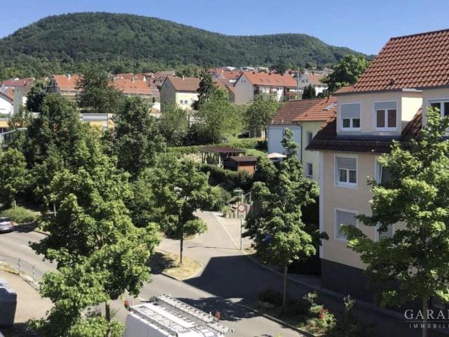 Modernisierte 2 Zimmer Wohnung in Pfullingen mit Balkon und Einbauküche