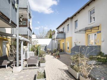 2 Zimmer Wohnung in ruhiger Lage – Balkon, Klima & Garagenplatz
