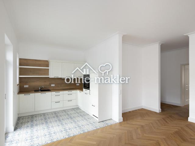 2 Zimmer Wohnung in saniertem Altbau mit Einbauküche und Balkon zu vermieten!