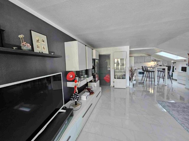2 Zimmer Wohnung, komplett eingerichtet, zu verkaufen