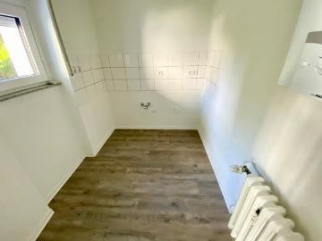 2 Zimmer Wohnung,komplett renoviert
