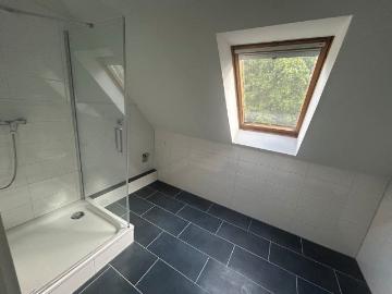 2 Zimmer Wohnung komplett saniert mit modernem Badezimmer