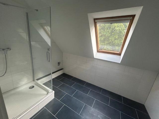 2 Zimmer Wohnung komplett saniert mit modernem Badezimmer