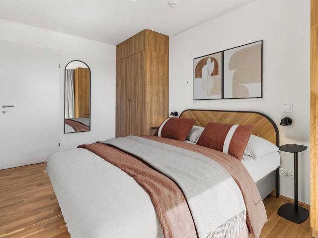 2 Zimmer Wohnung Standard möbliert mit Zugang zu Fitness, Co Working, Dachterrasse, Kinoraum