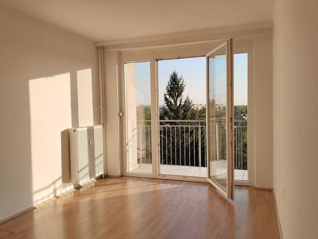 2 Zimmer Wohnung | Separate Küche | Loggia | Fernblick