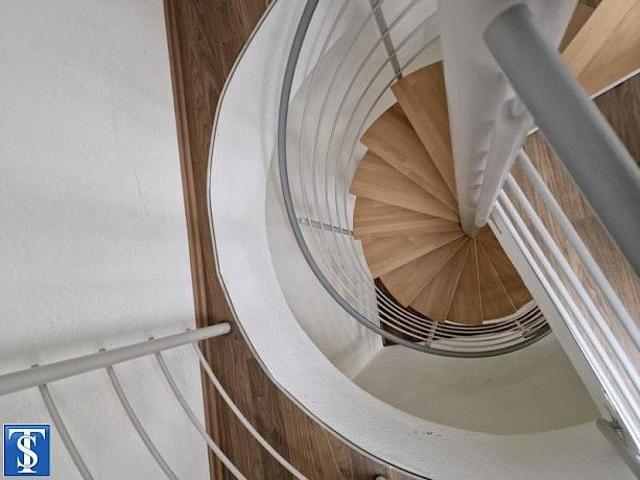 2 Zimmer Wohnung über 3 Etagen