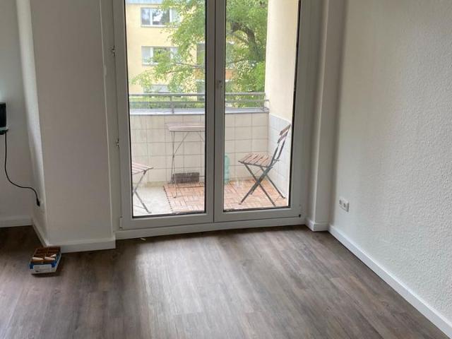 2 Zimmer Wohnung voll möbliert saniert und frisch gestrichen