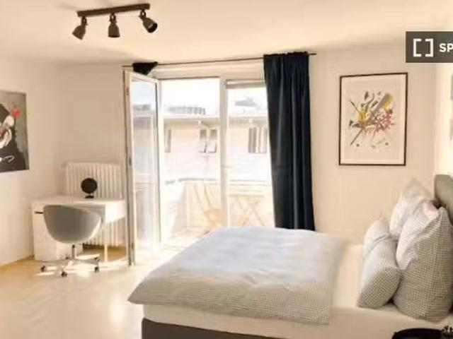 2 Zimmer Wohnung zu vermieten, Frankfurt am Main
