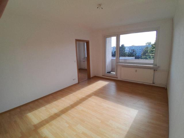 2 Zimmer Wohnung zu vermieten mit EBK und Balkon