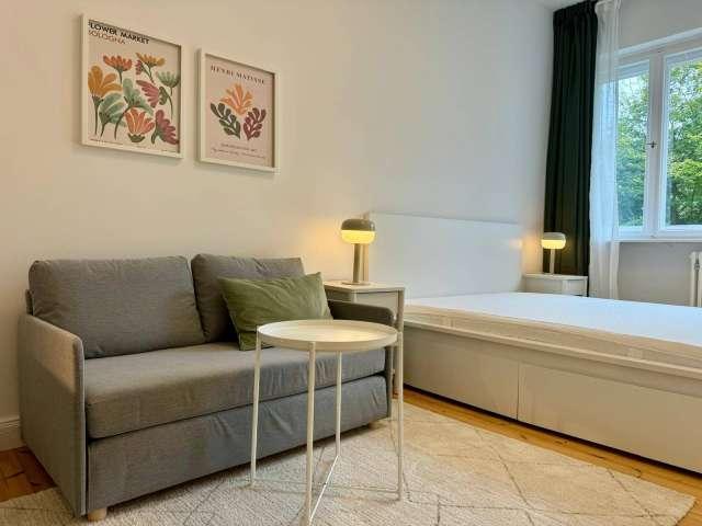 2 Zimmer Wohnung zur Miete im Rheingauviertel, Berlin