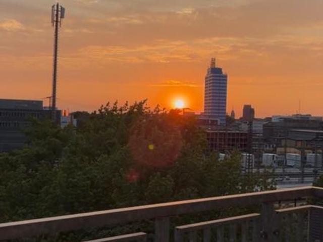 2 Zimmer Wohnung 3 Min zum Duisburg Hbf