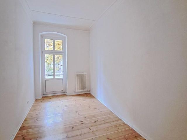 2 Zimmer Altbautraum mit Balkon an der Sonnenallee zu vermieten!