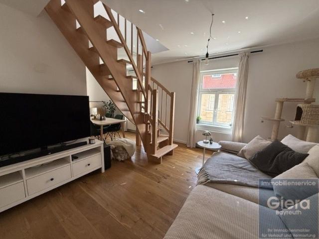 2 Zimmer Altbauwohnung mit Balkon