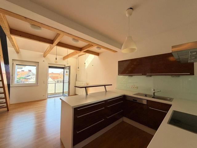 2 Zimmer Altbauwohnung mit Balkon in Graz sofort verfügbar