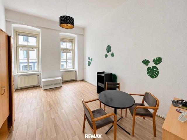 2 Zimmer Altbauwohnung nahe Stadthalle und U3 Schweglerstraße!