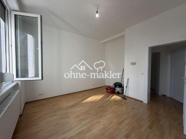 2 Zimmer Altbauwohnung im Nordend mit neuer EBK und hohen Decken direkt an der FH