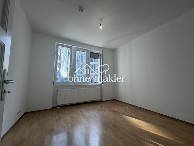 2 Zimmer Altbauwohnung im Nordend mit neuer EBK und hohen Decken direkt an der FH
